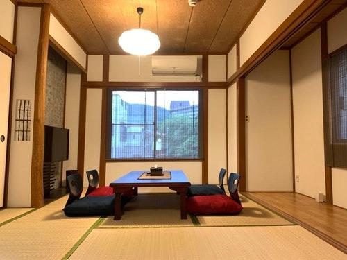 【箱根湯本駅徒歩3分★OPEN★箱根最安】川のせせらぎを楽しめるお宿「箱根湯本 春夏秋冬」